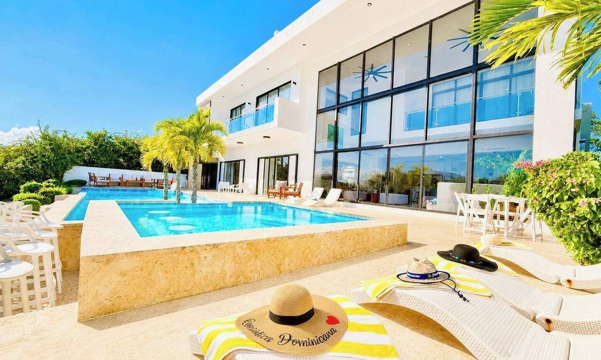Playa Chiquita Villa | Sleeps up to 40 |8BR, Mini Golf & Largest Pool SOV