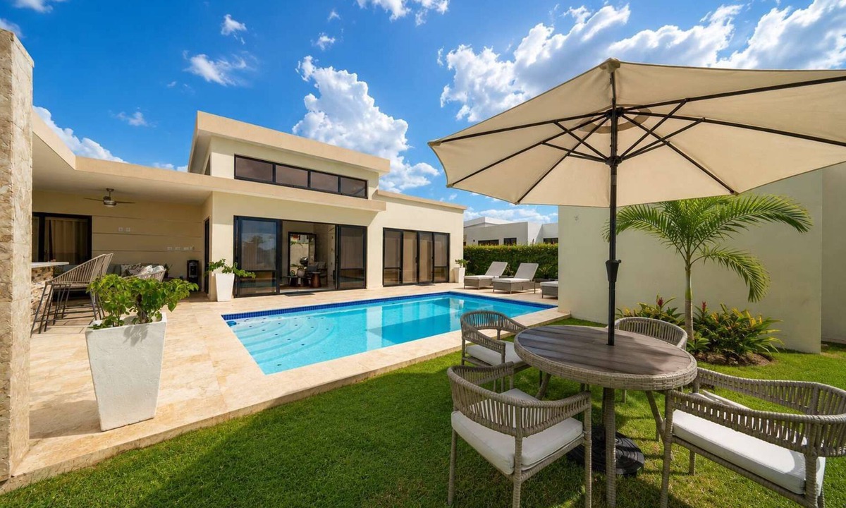 La Mulata House | Soaring Pool Villa Detached Pool Casita