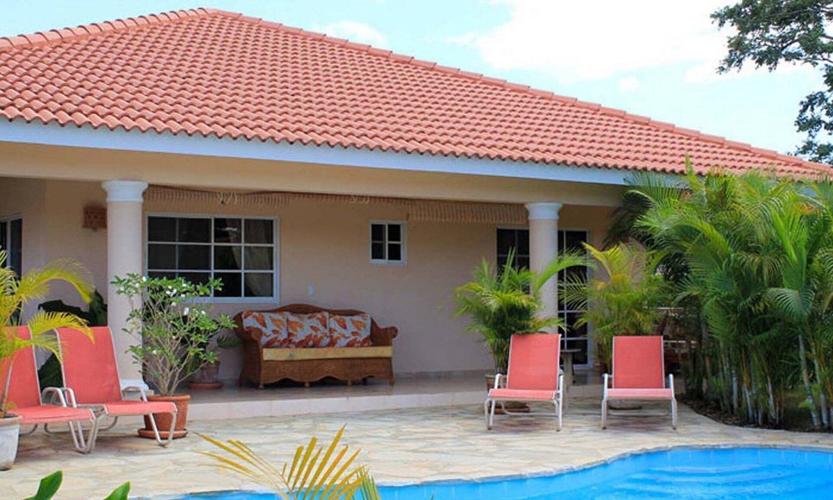 Urbanizacion Tavarez Villa | Spend your winter in a warm Caribbean villa with pool, near beaches and shops