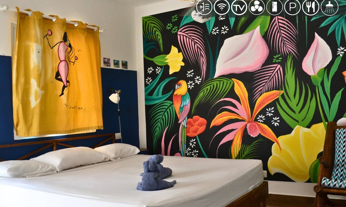 Los Melones Hotel | Tribe Inn & Rooftop Lounge