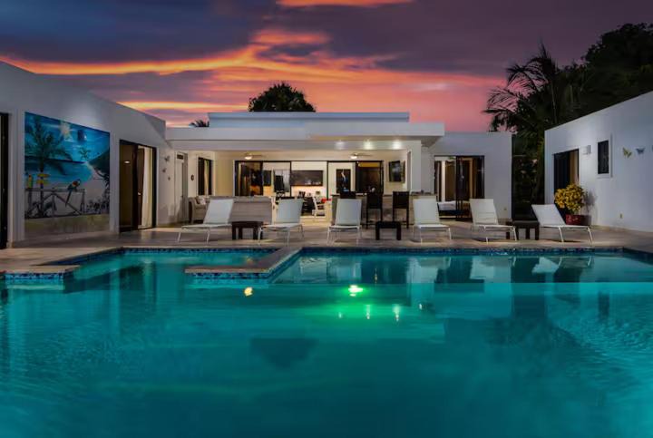 La Mulata Villa | Tropical Escape 3 BR Private Pool lawn Fenced
