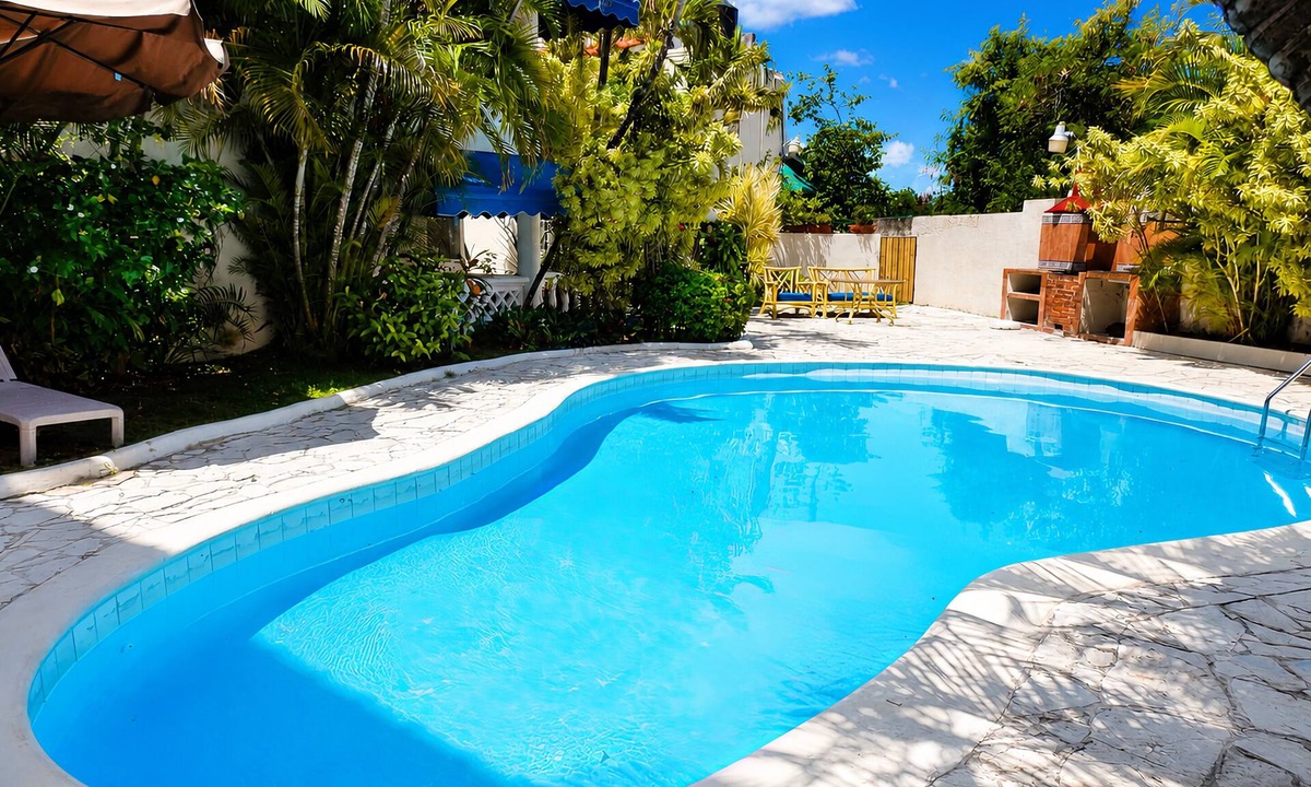 Villas Del Mar Villa | Tropical Villa near Beach with Private Jacuzzi & Pool