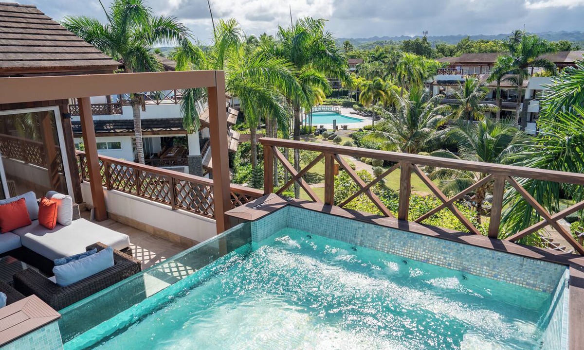 Portillo Apartment | Unique Penthouse with Huge Private Rooftop & Jacuzzi - Beach & Restaurant Nearby
