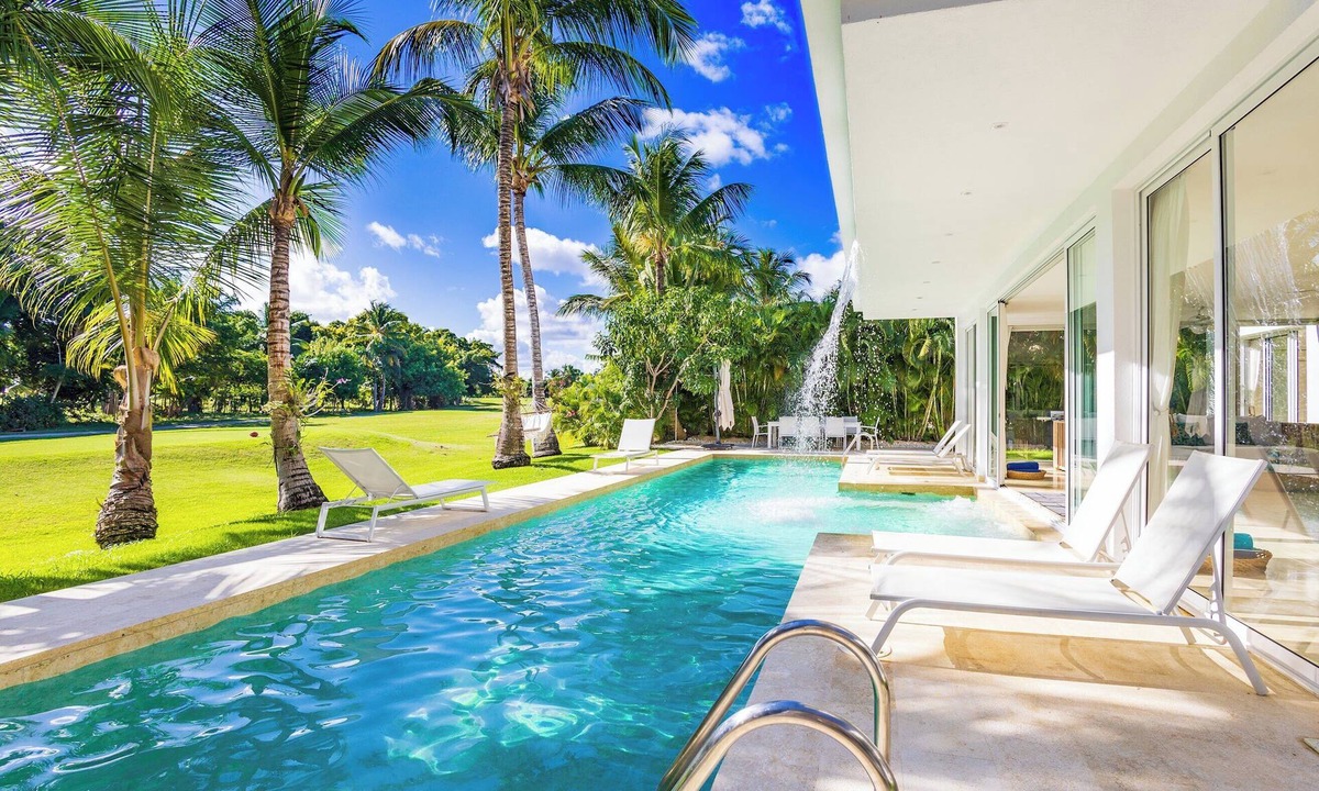 Bavaro Villa | Villa Waterfall - 6BR Luxury Retreat in Cocotal Golf & Country Club