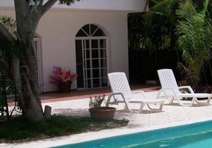 Pets-friendly 3BD condo in central Sosua, pool/Wi-Fi/cable TV in Sosúa