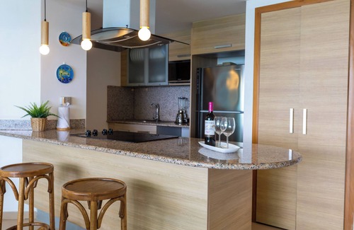 Villas Del Mar Apartment | Marbella | Beachfront Pool Full Kitchen