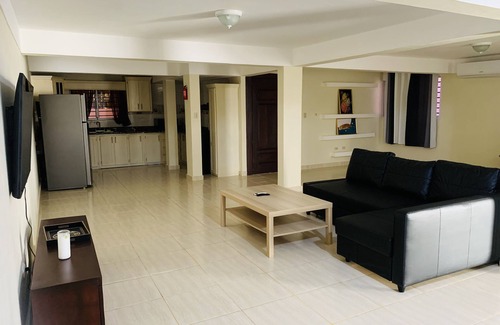 Costambar Apartment | The Grand”s Suite- ocean View/3min from the beach!