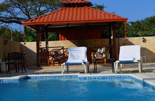 La Esplanada Apartment | 1BD Guest-friendly condo walking distance to restaurants/shops/clubs
