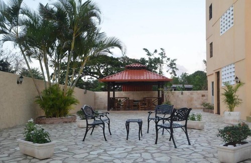 La Esplanada Apartment | 1BD Guest-friendly condo walking distance to restaurants/shops/clubs