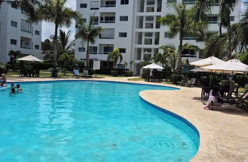 Villas Del Mar Apartment | 2 bedrooms | Balcony overlooking the pool | 2 parking spaces | Near Hemingway Beach.