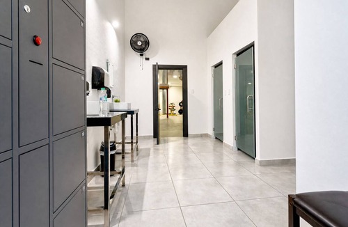 El Batey Apartment | 2BR at Rizz Suites Pool 24/7 GYM Walk to Beach 2 King Beds Sosua