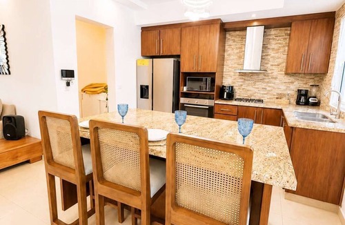 El Batey House | 3 Suites | L-Shaped Pool & Caribbean Retreat