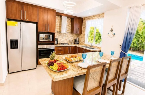 El Batey House | 3 Suites | L-Shaped Pool & Caribbean Retreat