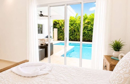 El Batey House | 3 Suites | L-Shaped Pool & Caribbean Retreat