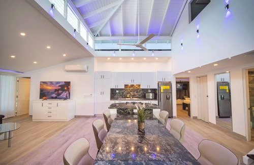 El Batey Apartment | 3BR Luxury Penthouse, 300m From Beach!
