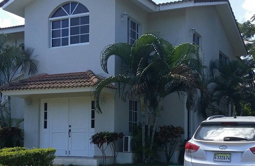Urbanizacion Tavarez Villa | 4-BDR inexpensive guest-friendly villa with pool in central Sosua, ideal for men