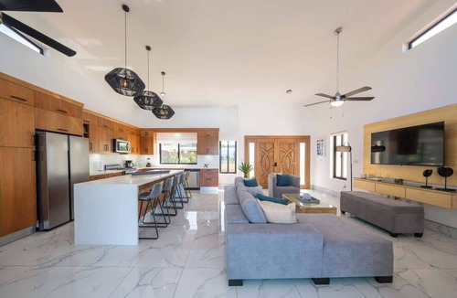 La Mulata House | 4 king suites Mega large Guest house