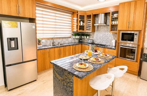 Playa Chiquita Villa | 4 Suites | Huge Yard, Jacuzzi & Sleeps up to 13