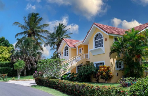 Urbanizacion Tavarez Villa | 4BD guest-friendly villa, private pool, sports courts, near clubs, beach & shops
