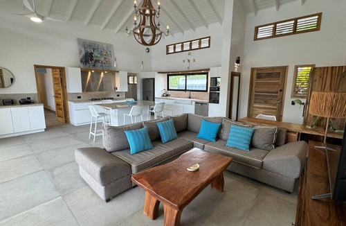 La Iglesia House | 5 Bedroom Villa | 2 Kitchens | BBQ | Washer
