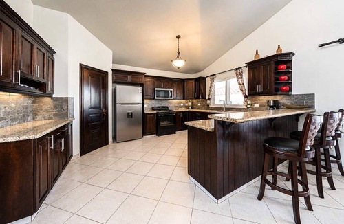 La Mulata House | 6-Bedroom Villa Solar Power 3 Indoor + 3 Outdoor Suites