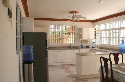 Urbanizacion Tavarez Villa | 6BD Guest-friendly Villa in central Sosua, pool/jacuzzi, AC/cable TV/Internet
