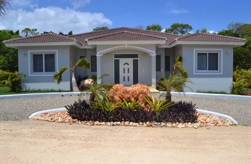 El Batey Villa | 6BD new guest-friendly villa with private pool in downtown Sosua