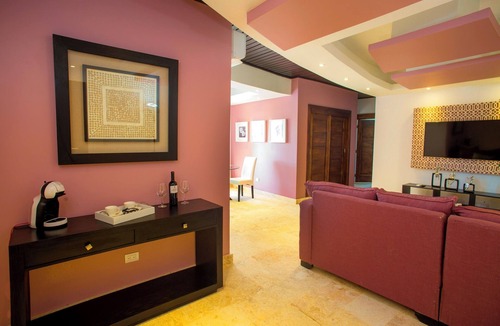 El Cortecito Apartment | 7BR Spacious Multi-Unit Retreat with Rooftop Plunge Pool - Walk to Beach +Bonus