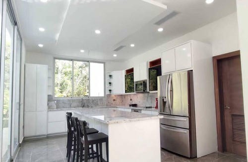 El Soco House | A great villa for a weekend getaway! Close to a supermarket, the beach, and restaurants