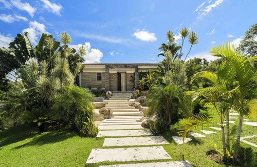 El Batey House | Air Conditioning in the Living Room Private Pool Modern