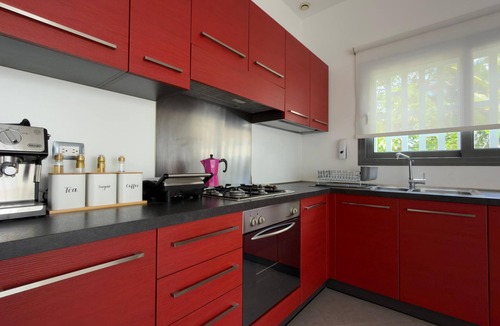 La Iglesia Apartment | Aligio - A Quiet Retreat in Paradise - 2 BR, 2 pools, WiFi, AC, Private Hot Tub