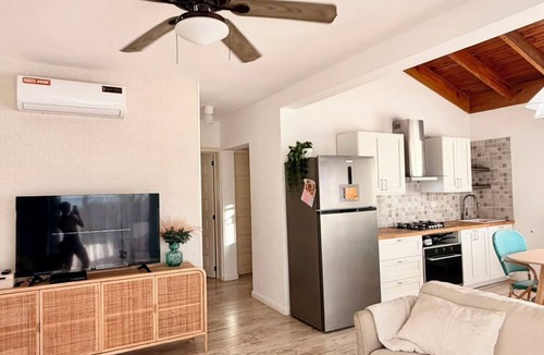 Los Melones Apartment | ANYA 3 Modern Retreat Apt