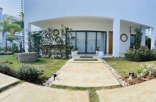 La Iglesia Apartment | Beach Access Apartment in Amar'e Residences