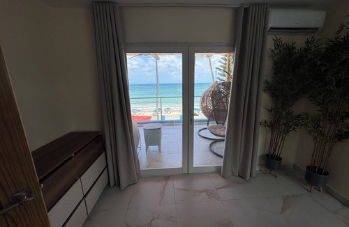 Guayacanes House | Beachfront 4 bedroom house in charming Guayacanes Juan Dolio with Jacuzzi and AC