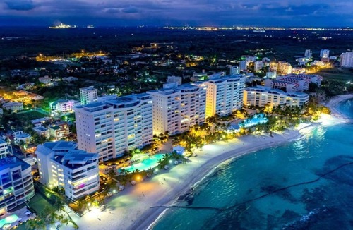Villas Del Mar Apartment | Beachfront| 60" TV| Gym| FastWifi| Amazing View!