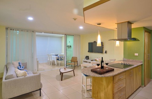 Villas Del Mar Apartment | Beachfront 7thFloor|KingBed| Fully-Stocked Kitchen