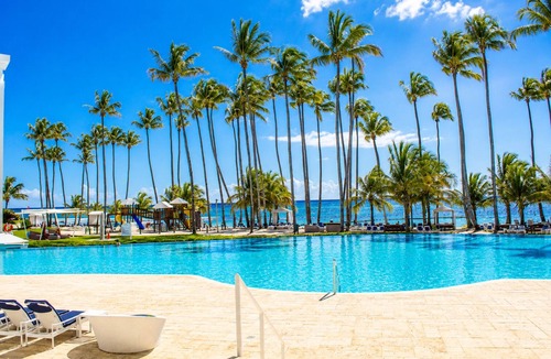 Villas Del Mar Apartment | Beachfront | Balcony Dining | InfinityPool & Beach