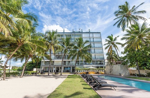 Juan Dolio - El Pueblo Apartment | Beachfront Condo w/Pool, Jacuzzi & Wi‑Fi