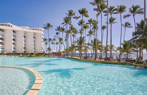 Villas Del Mar Apartment | Beachfront Paradise with Pool, Balcony & Netflix