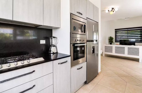 La Iglesia House | Beachside 5BR Villa + Pool