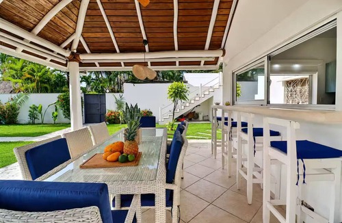 La Iglesia House | Beachside 5BR Villa + Pool