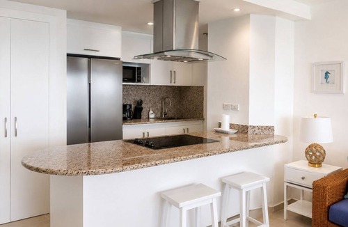 Villas Del Mar Apartment | Best View 8th Floor| Beachfront| Fast Wifi| Pool