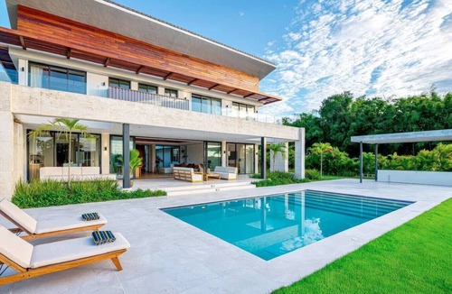 La Romana House | Casa Carina by Luxe Haus–Staff, Pool, Golf Carts