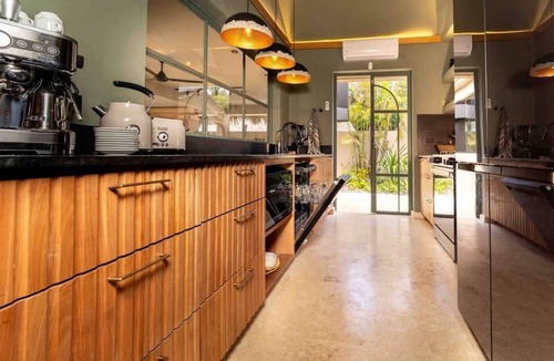 La Iglesia House | CASA INDICA Luxury 5 suites Villa Private pool starlink solar 5min to the beach!