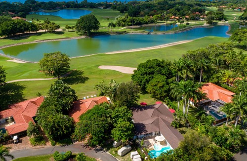Los Lagos Villa | Contemporary Golf View & Close to the Beach Villa.