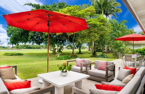 Los Lagos Villa | Contemporary Golf View & Close to the Beach Villa.