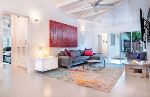 Los Lagos Villa | Contemporary Golf View & Close to the Beach Villa.