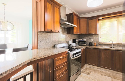 El Cortecito Condo | Corte Sea C101LO 200Mbps Pool Gym Walk to Beach!