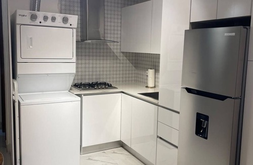 Gascue Condo | Cozy Ocean View Retreat for Couples Balcony, Pool & Gym Gazcue