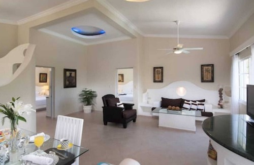 Los Brazos Resort | Crown Penthouse Suite Steps to Beach Pools All‑Inclusive Access